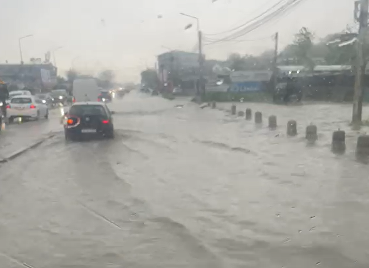 video apa a pus stapanire pe soseaua din zona rond mall moldova dupa ploaia puternica 69fded427d63d