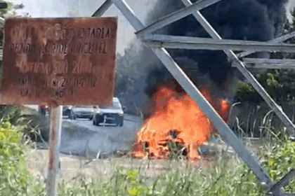 video autoturism mistuit de foc pe strada trei fantani degajari mari de fum in zona 6a1a99f748398