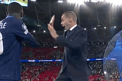 video moment comic la budapesta presedintele uefa a uitat sa i inmaneze o medalie lui marquinhos la finala ligii campionilor greseala a fost remediata cu ajutorul lui dembele 6a1bfcd3979ef