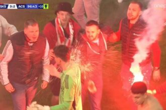 video nebunie la derby ul slavia praga sparta praga fanii au invadat terenul iar meciul a fost abandonat 6a004d683ffd3