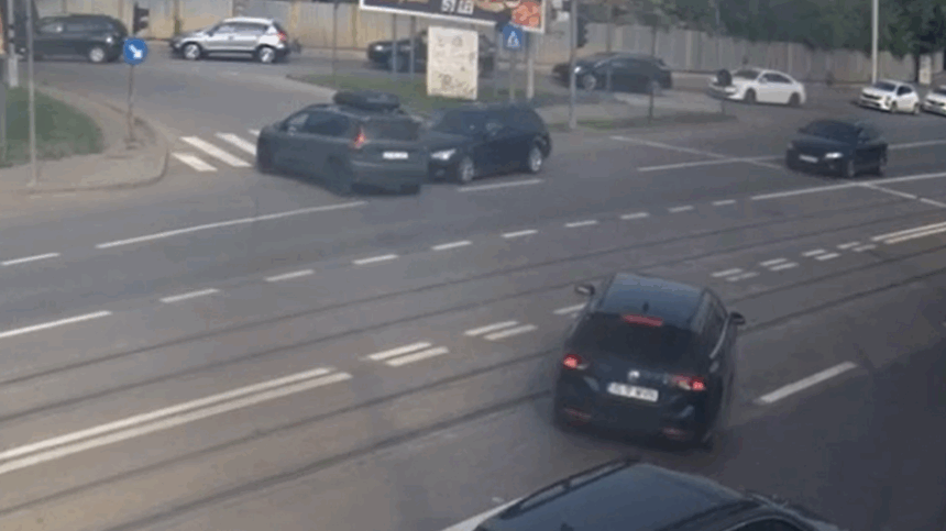 video noi imagini cu accidentul violent din zona fostului bazar unde un copil de 2 ani a fost proiectat in afara autoturismului 6a0edbe9217b4