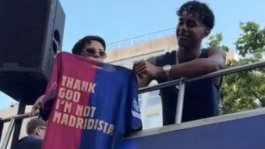 video tricoul afisat de lamine yamal la sarbatorirea titlului castigat de fc barcelona mesajul ironic transmis fanilor lui real madrid 6a03139b1869f