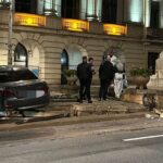 video un bmw a incercat sa se urce pe statuia din fundatie doar norocul a facut sa nu existe victime 6a080c26bdac7