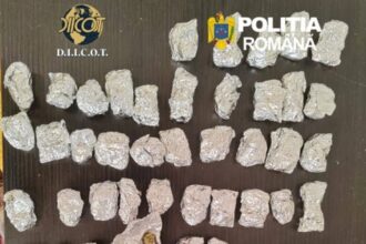 zeci de perchezitii la traficanti de droguri din caras severin si dolj minori folositi pentru distribuirea drogurilor catre clienti video 6a0d72f448581