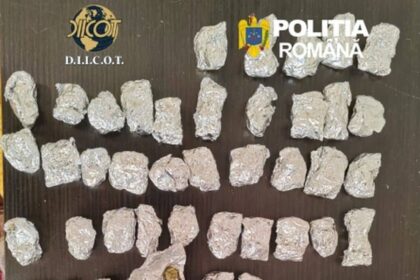 zeci de perchezitii la traficanti de droguri din caras severin si dolj minori folositi pentru distribuirea drogurilor catre clienti video 6a0d72f448581