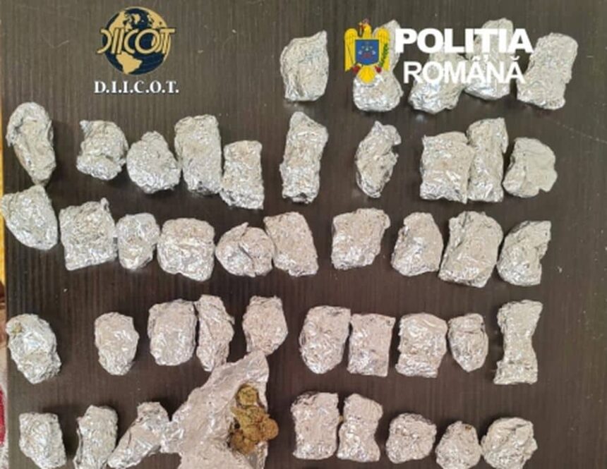 zeci de perchezitii la traficanti de droguri din caras severin si dolj minori folositi pentru distribuirea drogurilor catre clienti video 6a0d72f448581