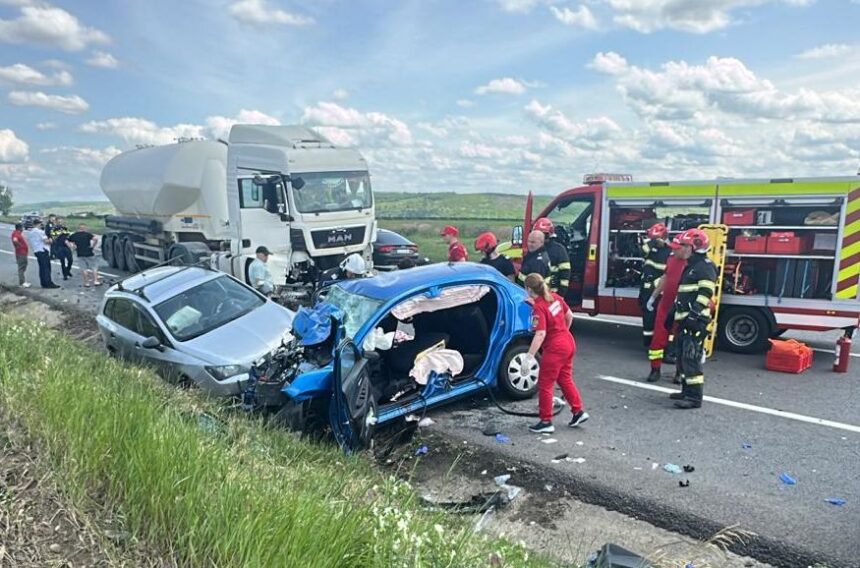 accident grav la iasi masina impact violent cu un tir pasageri incarcerati foto 6a1d7183f3c18