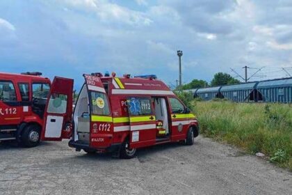 un copil de 12 ani a fost electrocutat dupa ce s a urcat pe un vagon de tren stationat in targu neamt 6a1d9cde2859a